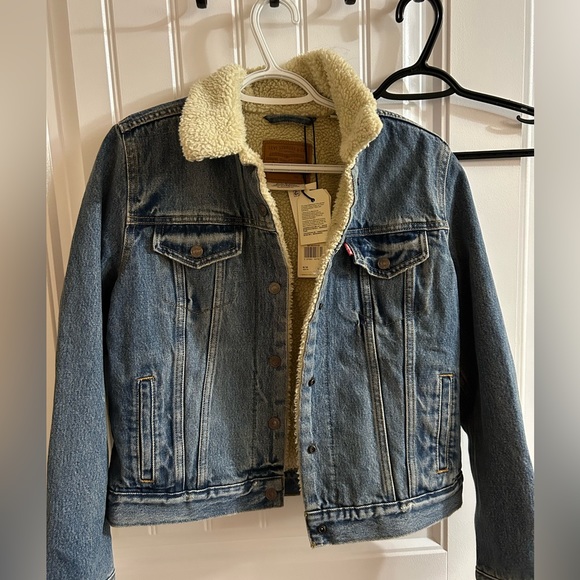 Women’s clothes - Picture 1 of 4